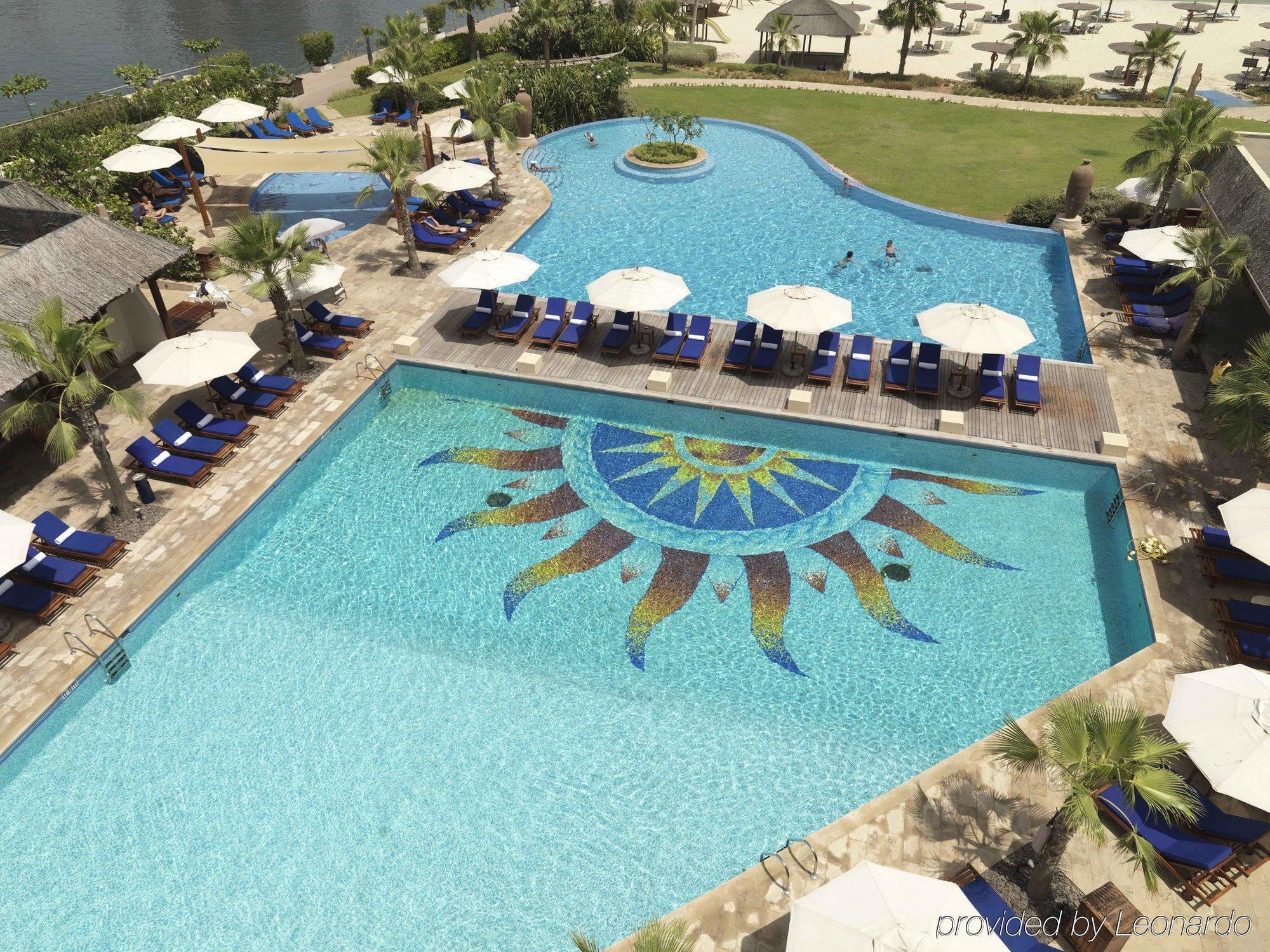 Radisson Blu Resort, Schardscha Einrichtungen foto The pool at the hotel