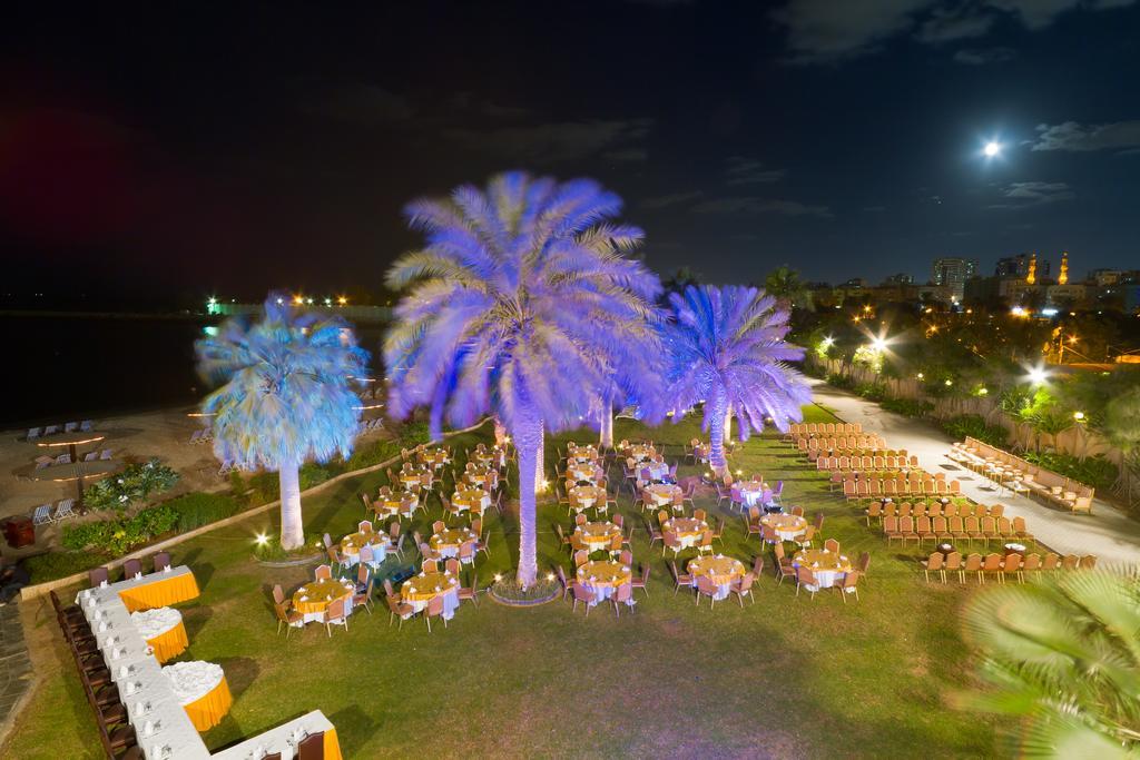 Radisson Blu Resort, Schardscha Exterior foto The Blue Palms at the Royal Thai Navy Convention Center